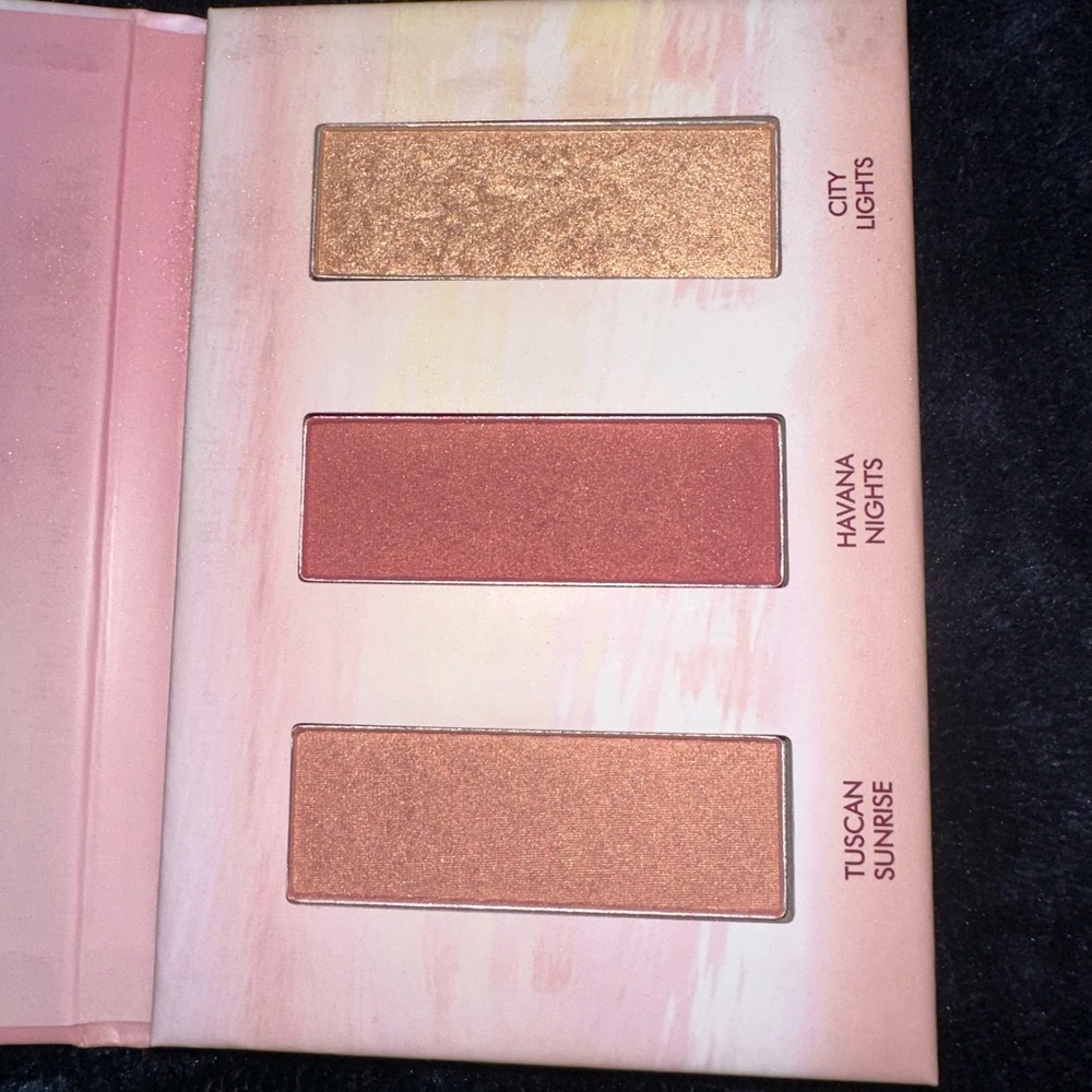 Brand new blush and highlight palette